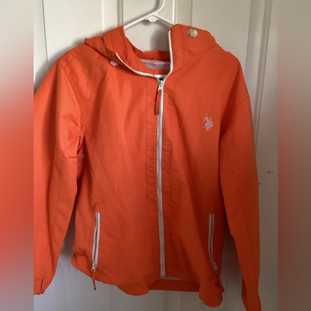 U.S. Polo ASSN-lightweight jacket-SZ S
PIT TO PIT 20”
Length 26”